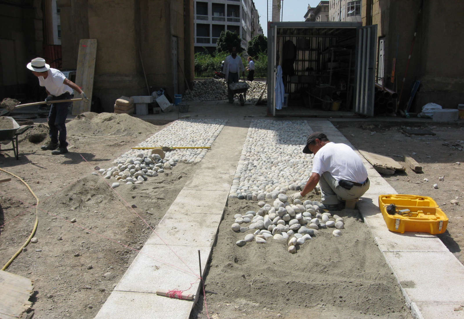 Vespucci street and Principessa Clotilde square in Milan - The construction site