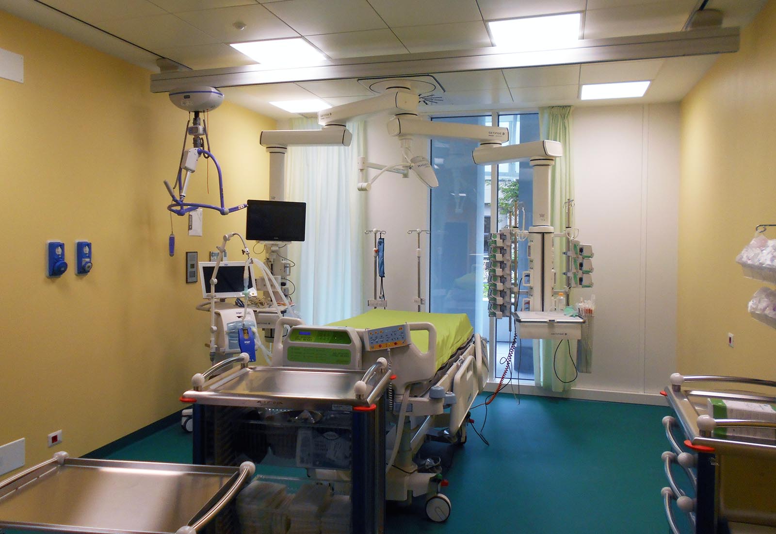 Hospital building in Ospedale San Raffaele in Milan - Intensive care