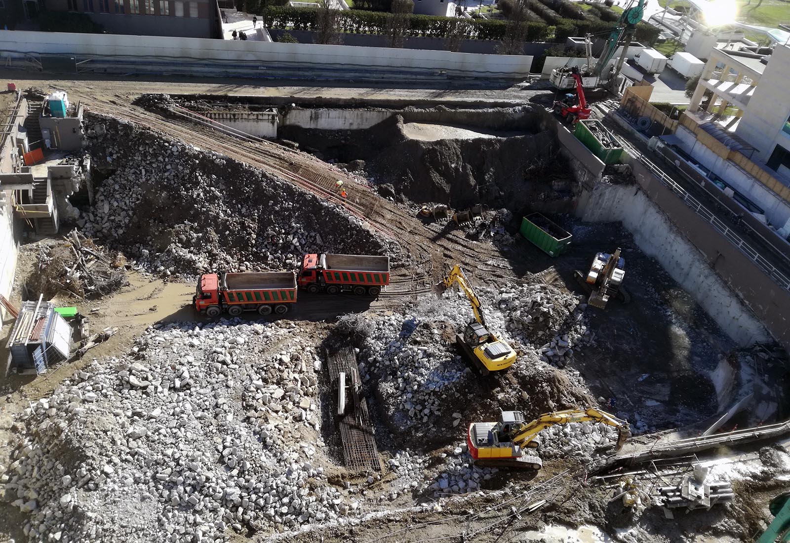 Hospital building in Ospedale San Raffaele in Milan - Demolitions