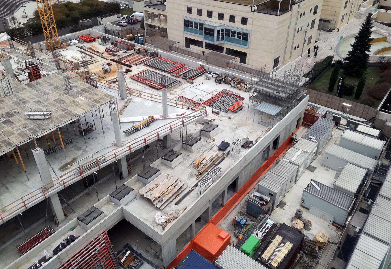 Hospital building in Ospedale San Raffaele in Milan - Elevation structures