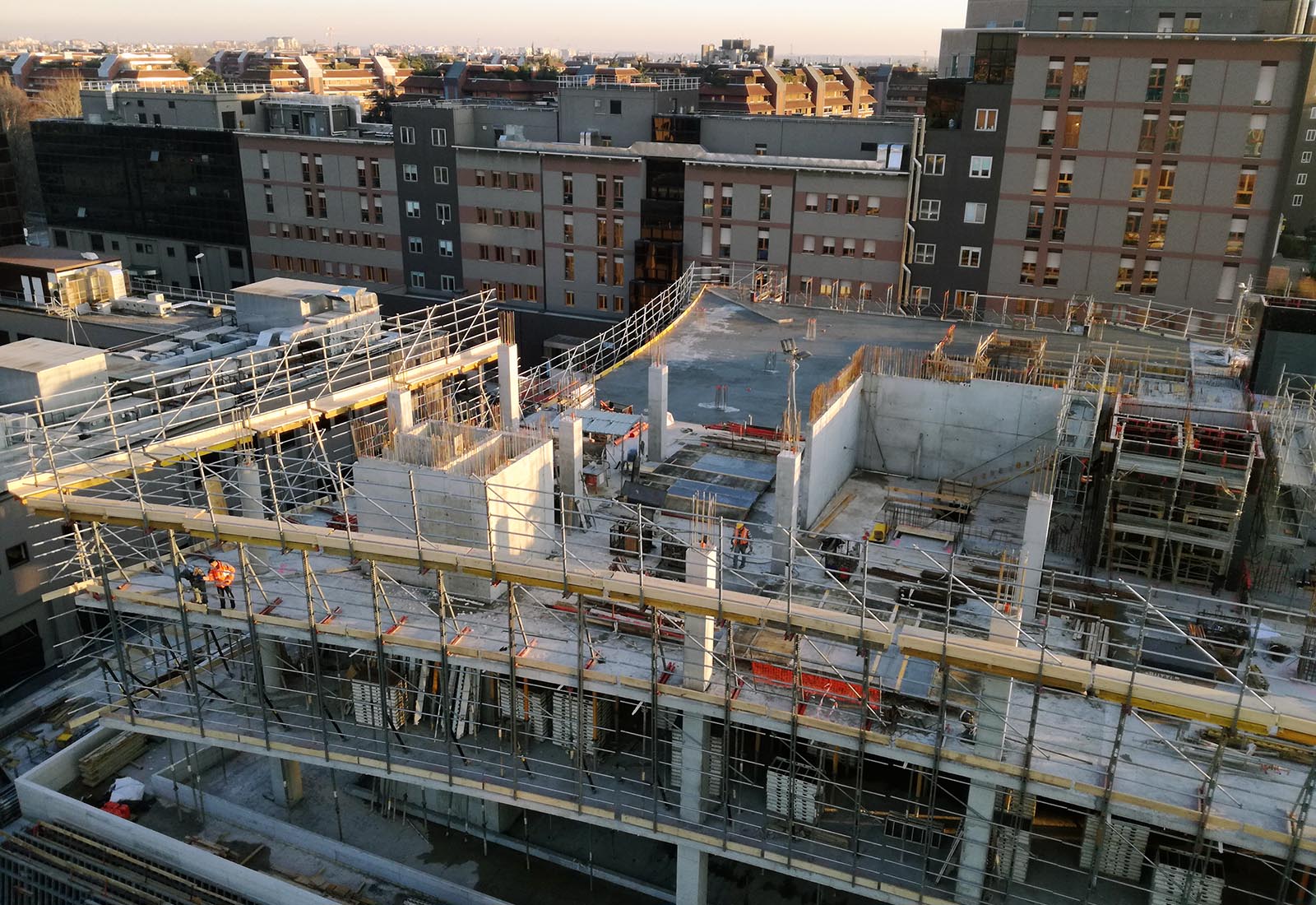 Hospital building in Ospedale San Raffaele in Milan - Elevation structures