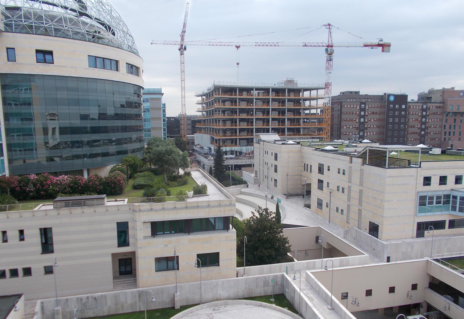 Ampliamento Ospedale San Raffaele a Milano - Vista dell'edificio in costruzione