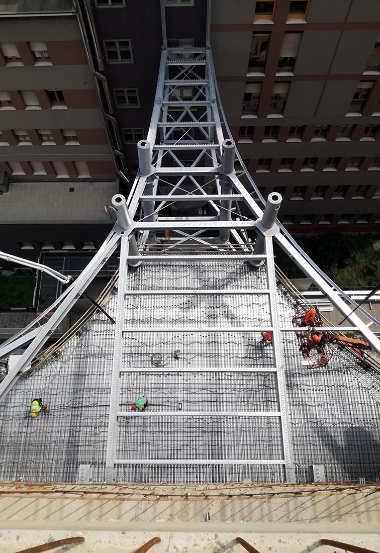 Hospital building in Ospedale San Raffaele in Milan - The connecting bridge