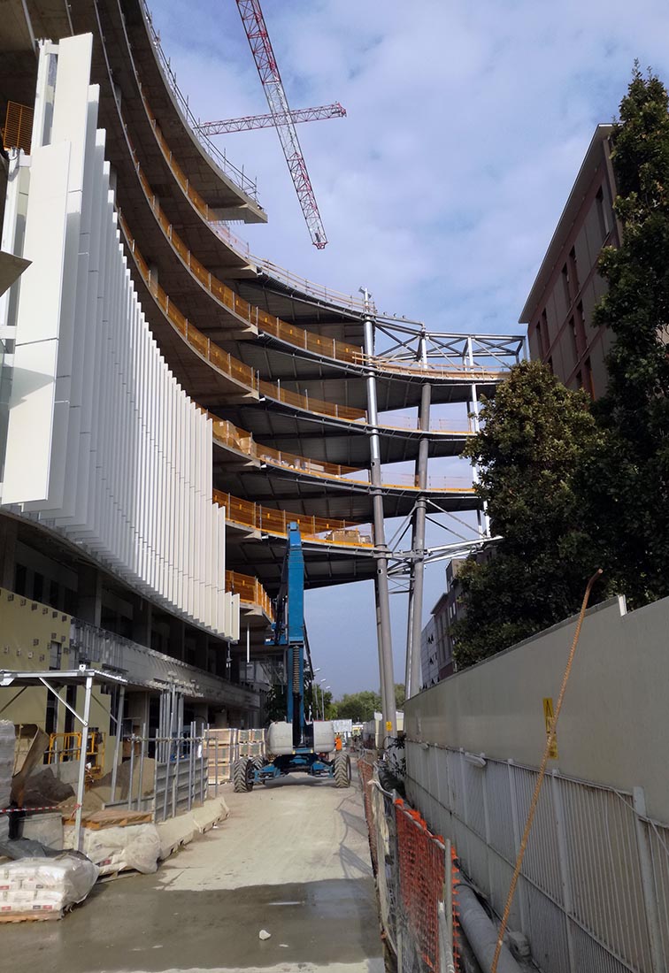 Ampliamento Ospedale San Raffaele a Milano - Vista dell'edificio in costruzione