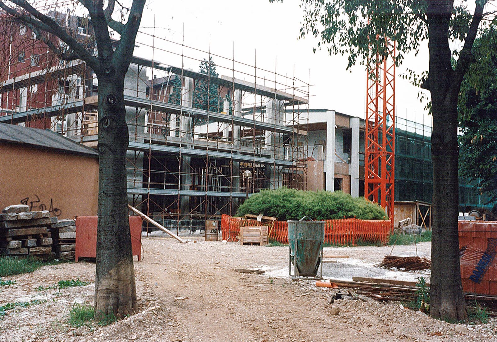 Housing community extension and renovation in Gorlini street in Milan - The construction site