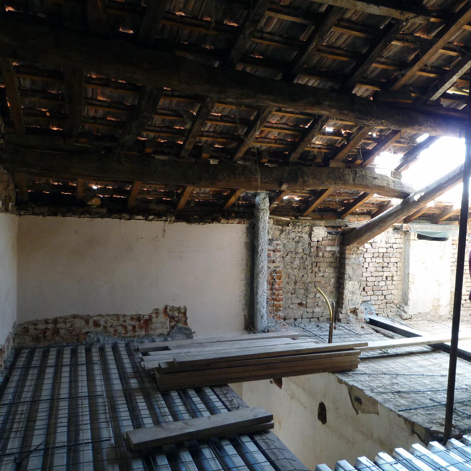 House extension and renovation in Codogno - The construction site