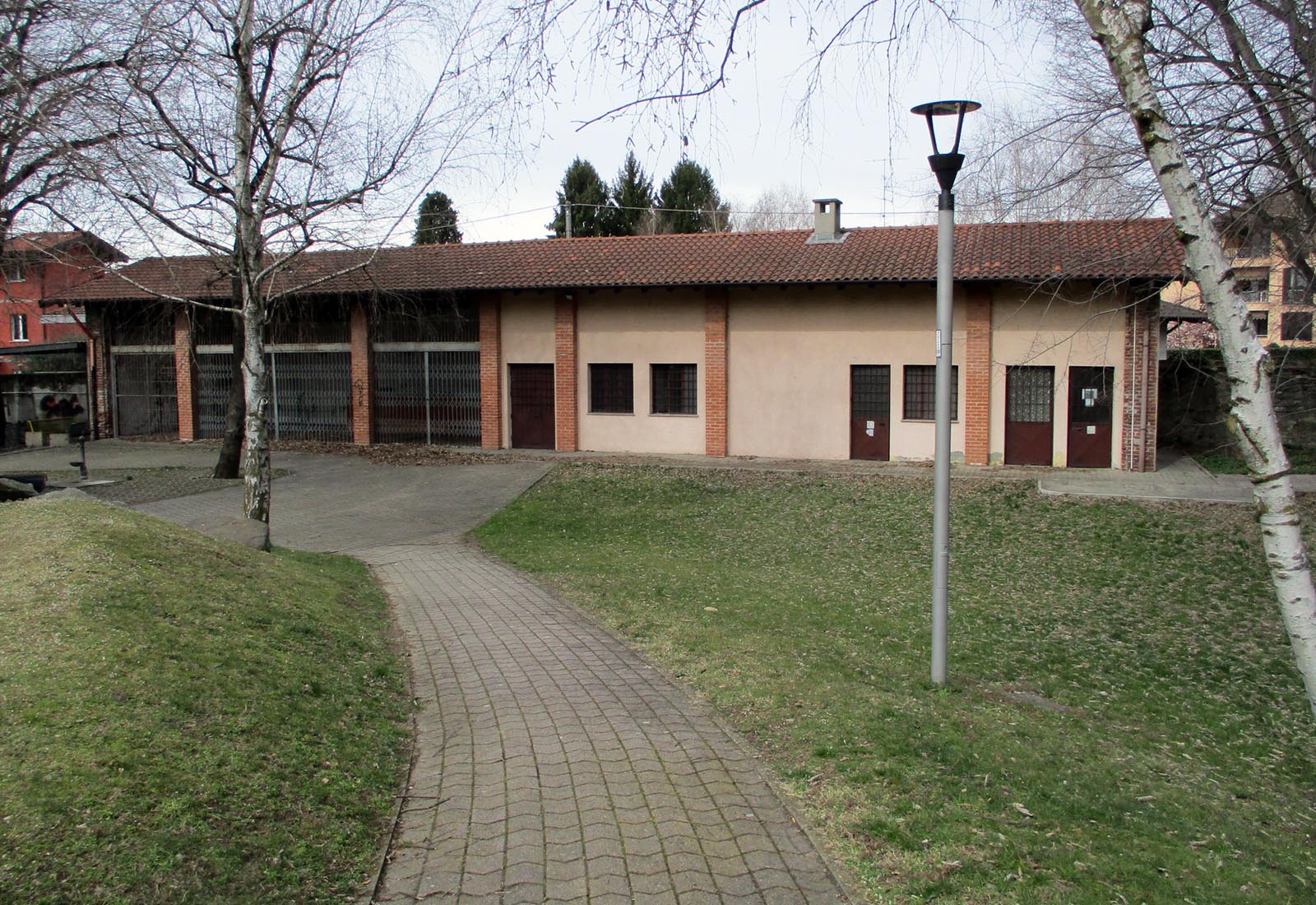 House in the Caduti Nassirya park in Somma Lombardo - View of the existing building