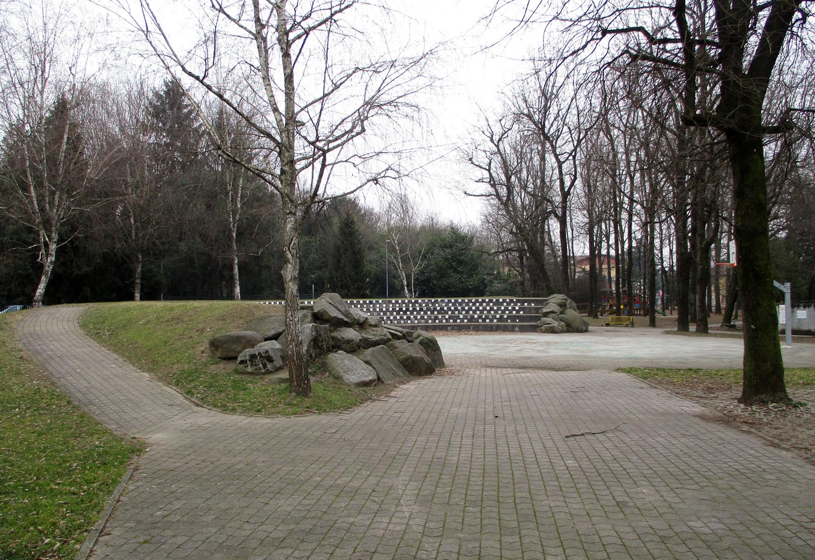 House in the Caduti Nassirya park in Somma Lombardo - View of the park