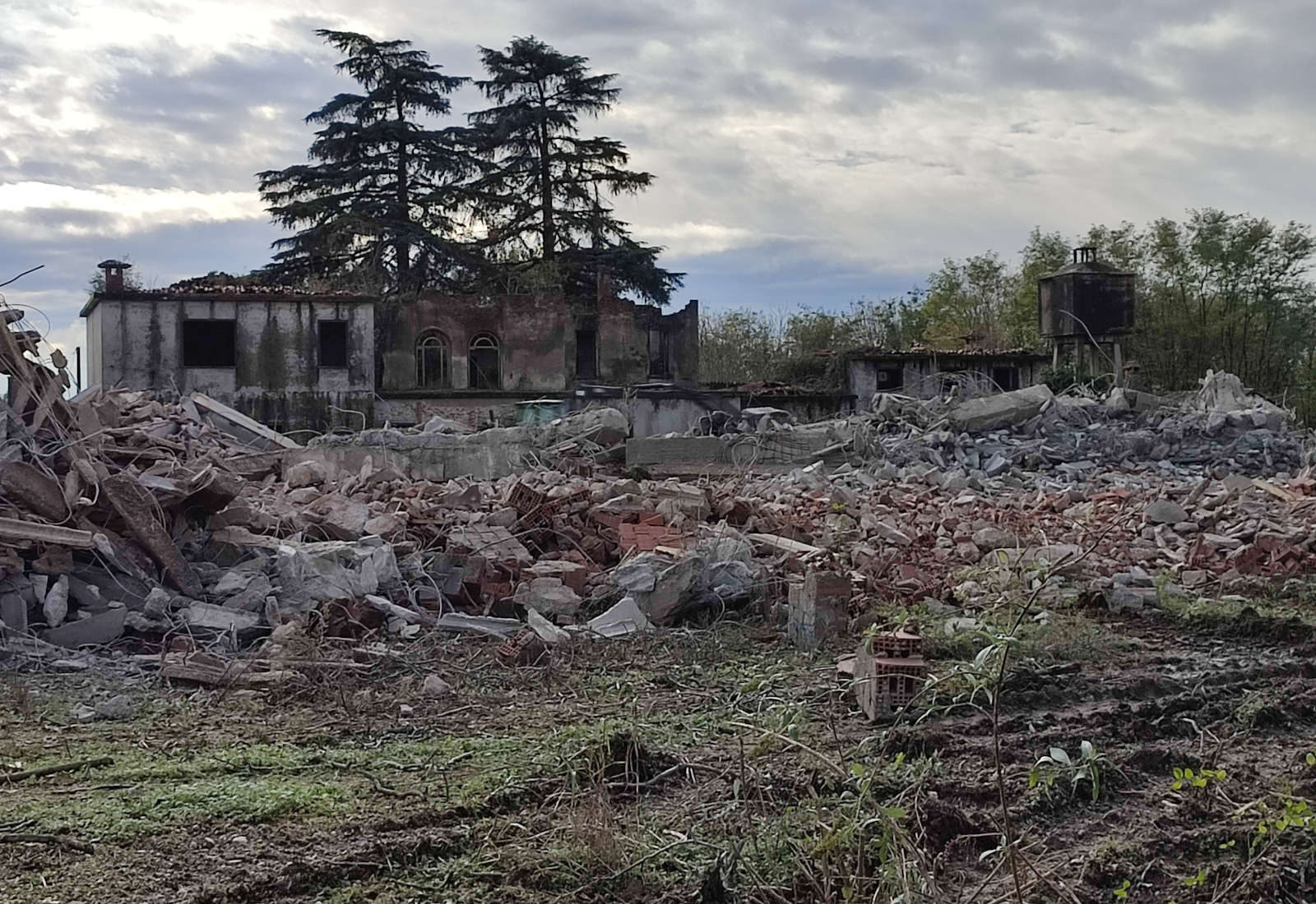 Landscaping of the Panigadi farmhouse in Lainate - Demolitions