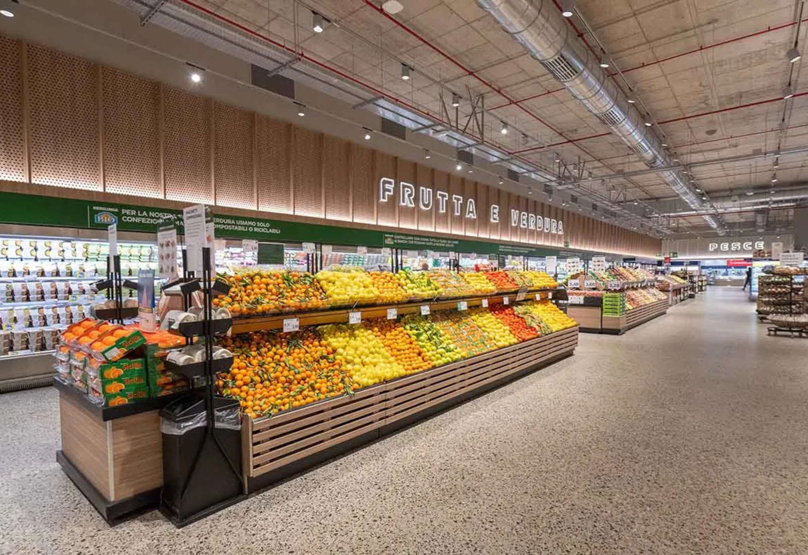 Esselunga shopping center Cascina Merlata in Milan - The fruit and vegetabledepartment