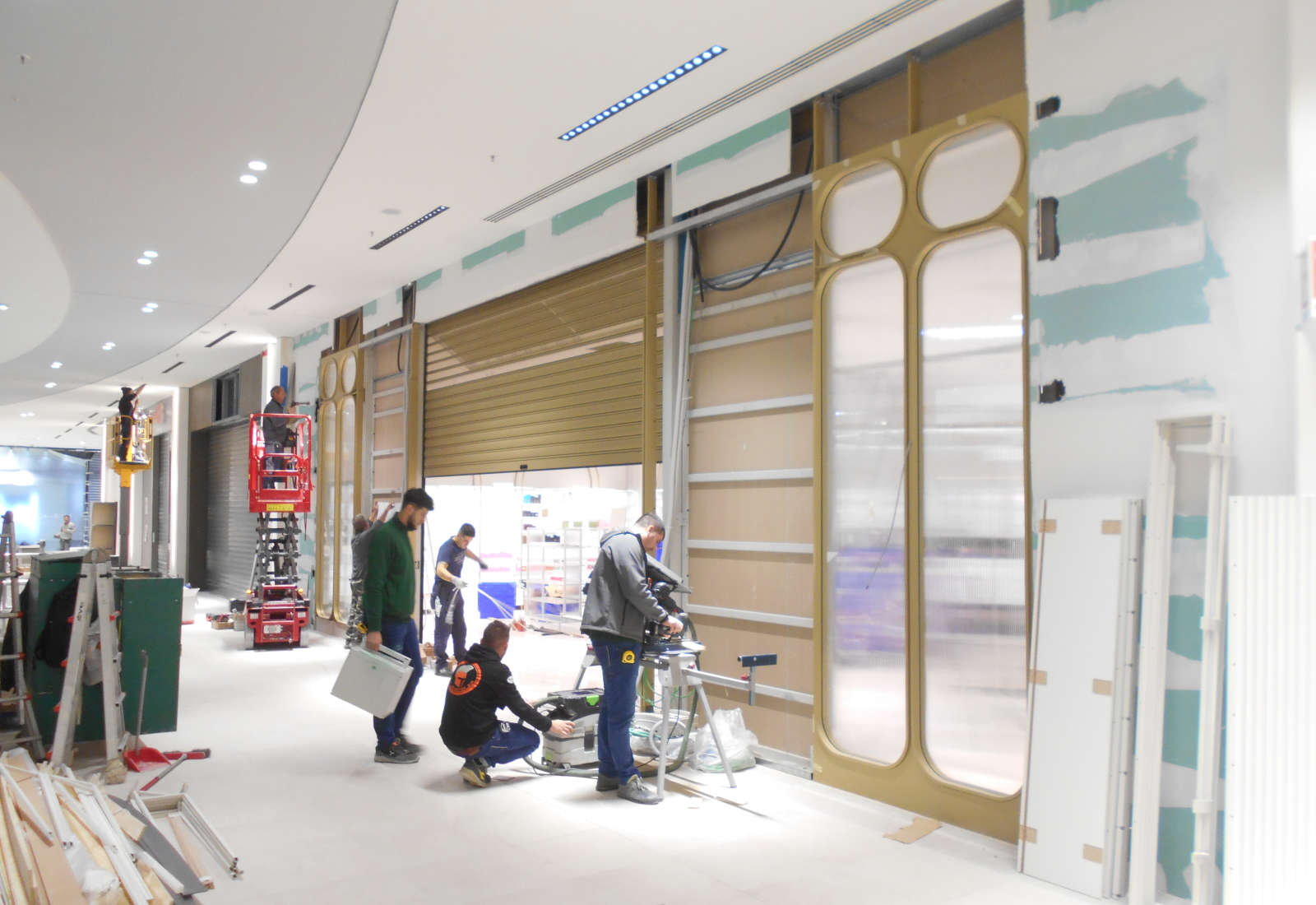 Esserbella perfumery in the Merlata Bloom shopping mall in Milan - The construction site