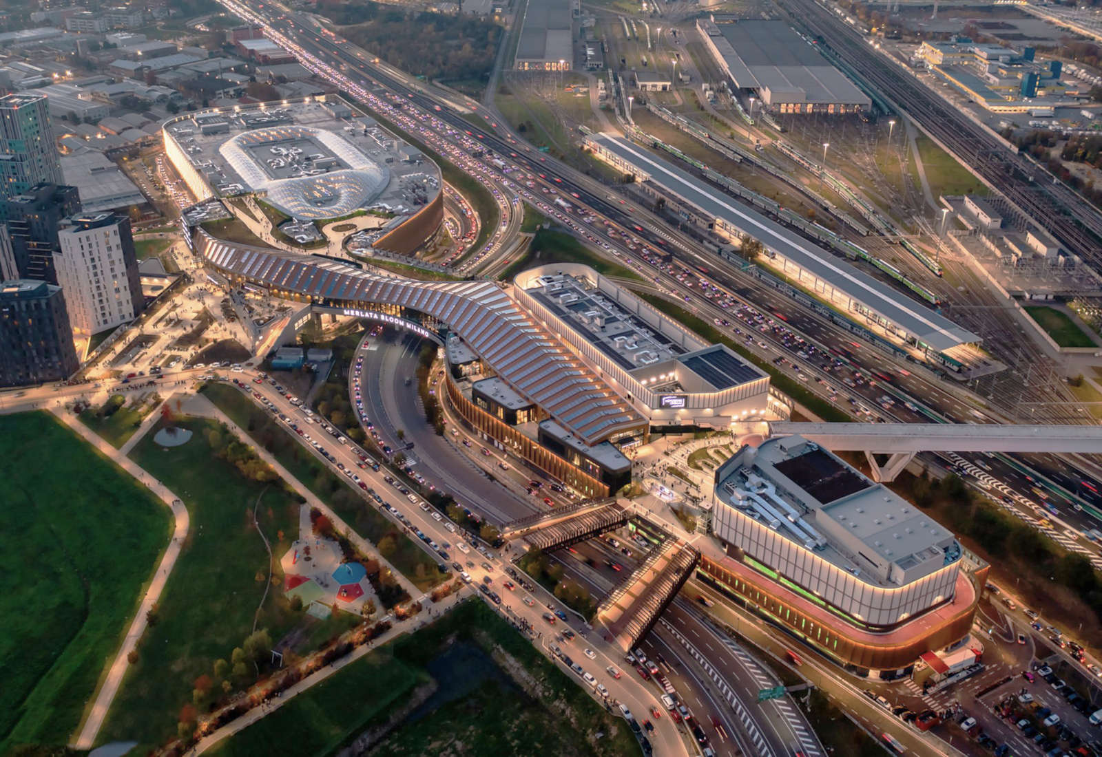 Centro commerciale Decathlon di Cascina Merlata a Milano - Il centro commerciale