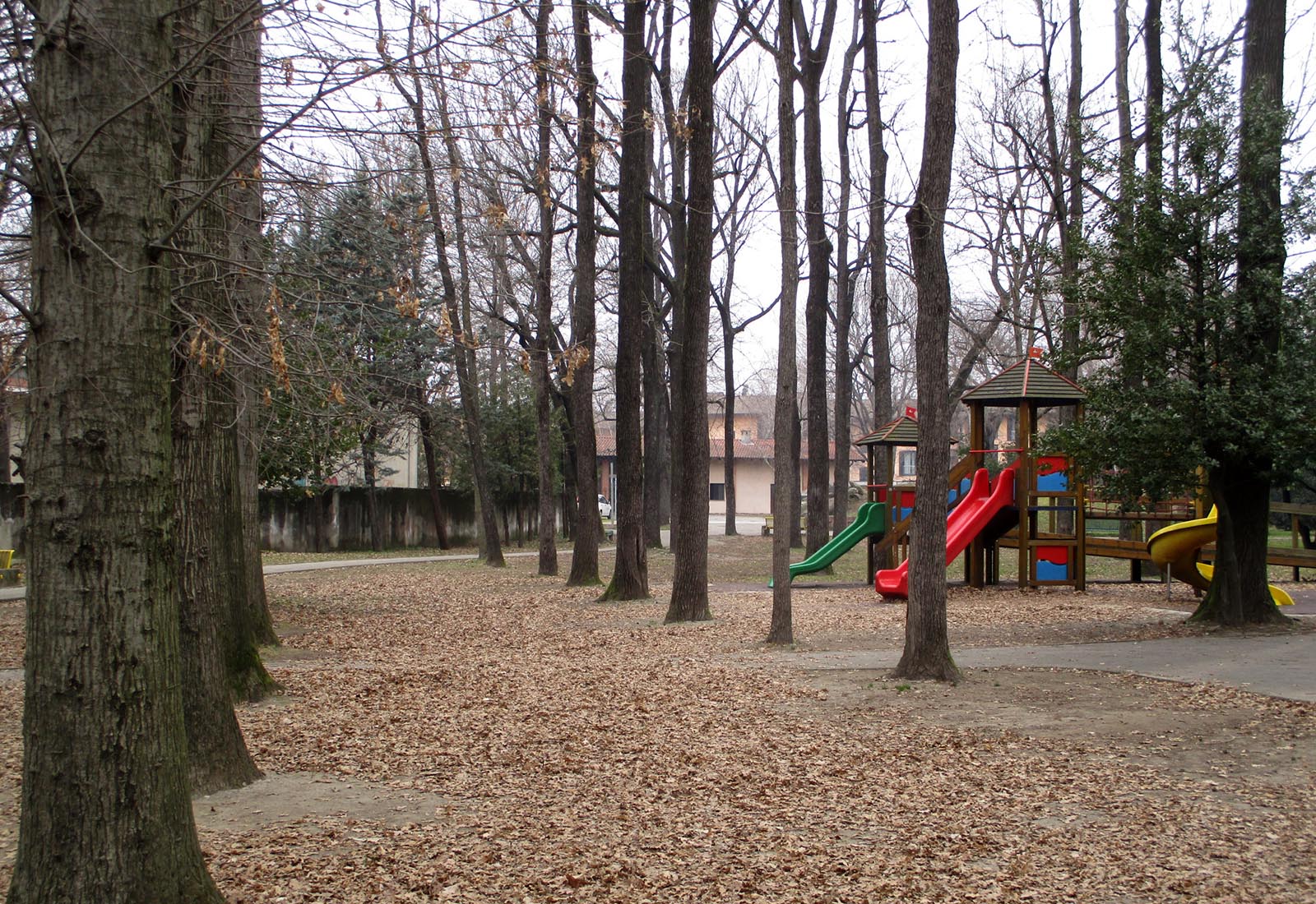 House in the CadutiNassirya park in Somma Lombardo - View of the park