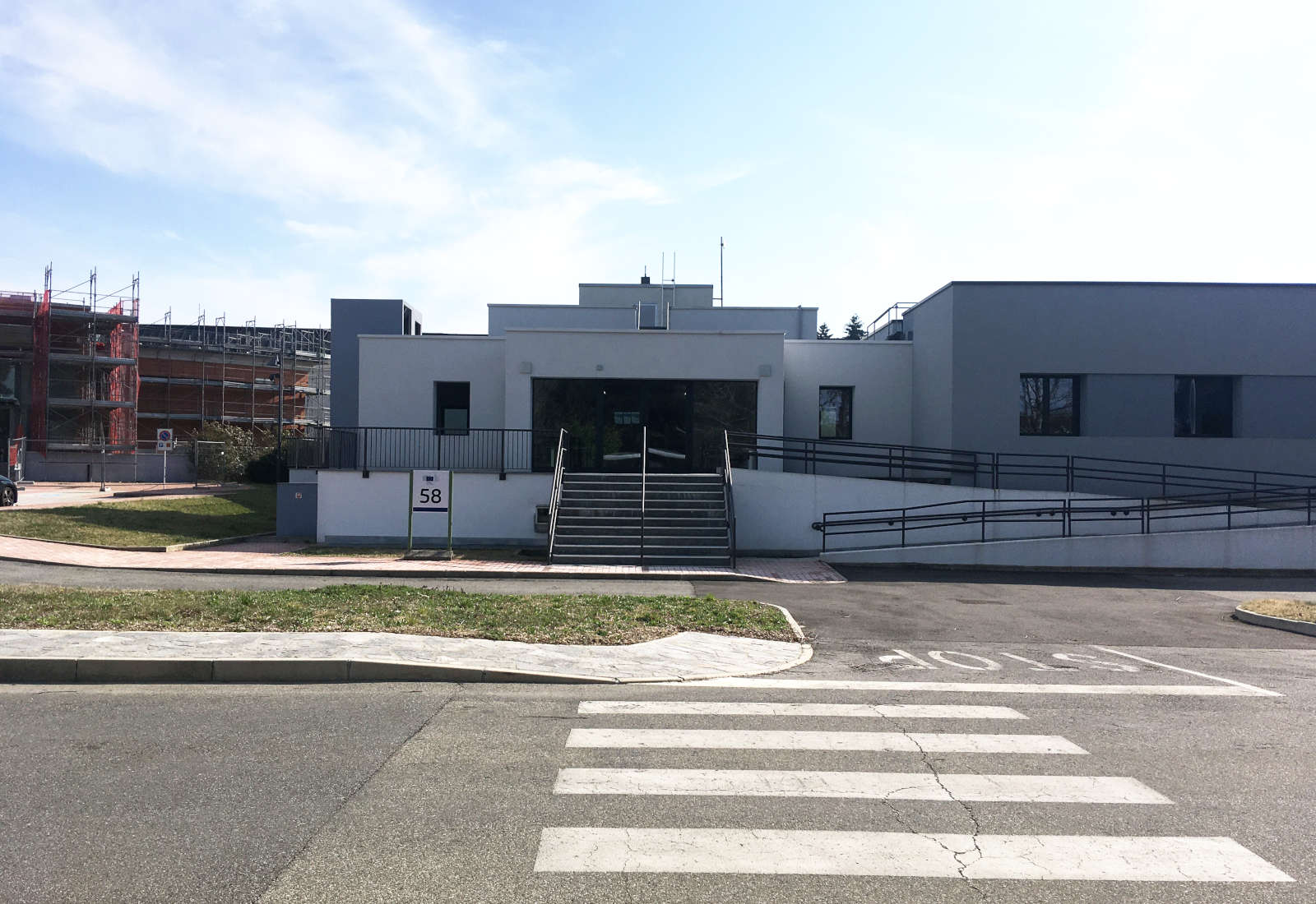 Laboratories & Offices, building 58, at the JRC in Ispra - View