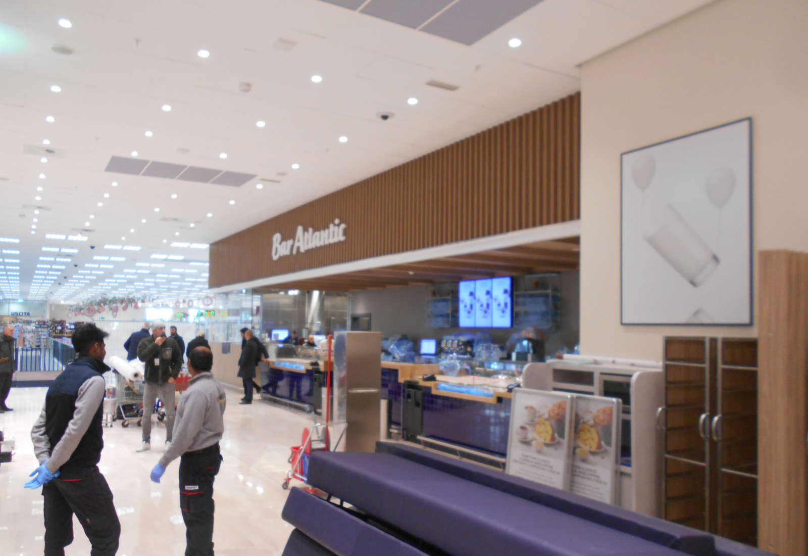 New bar in the Esselunga shopping center in Rubattinostreet, Milan - View