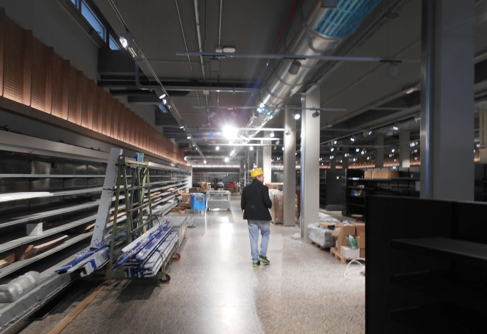 Esselunga shopping center in Monte Rosa street in Milan - The construction site