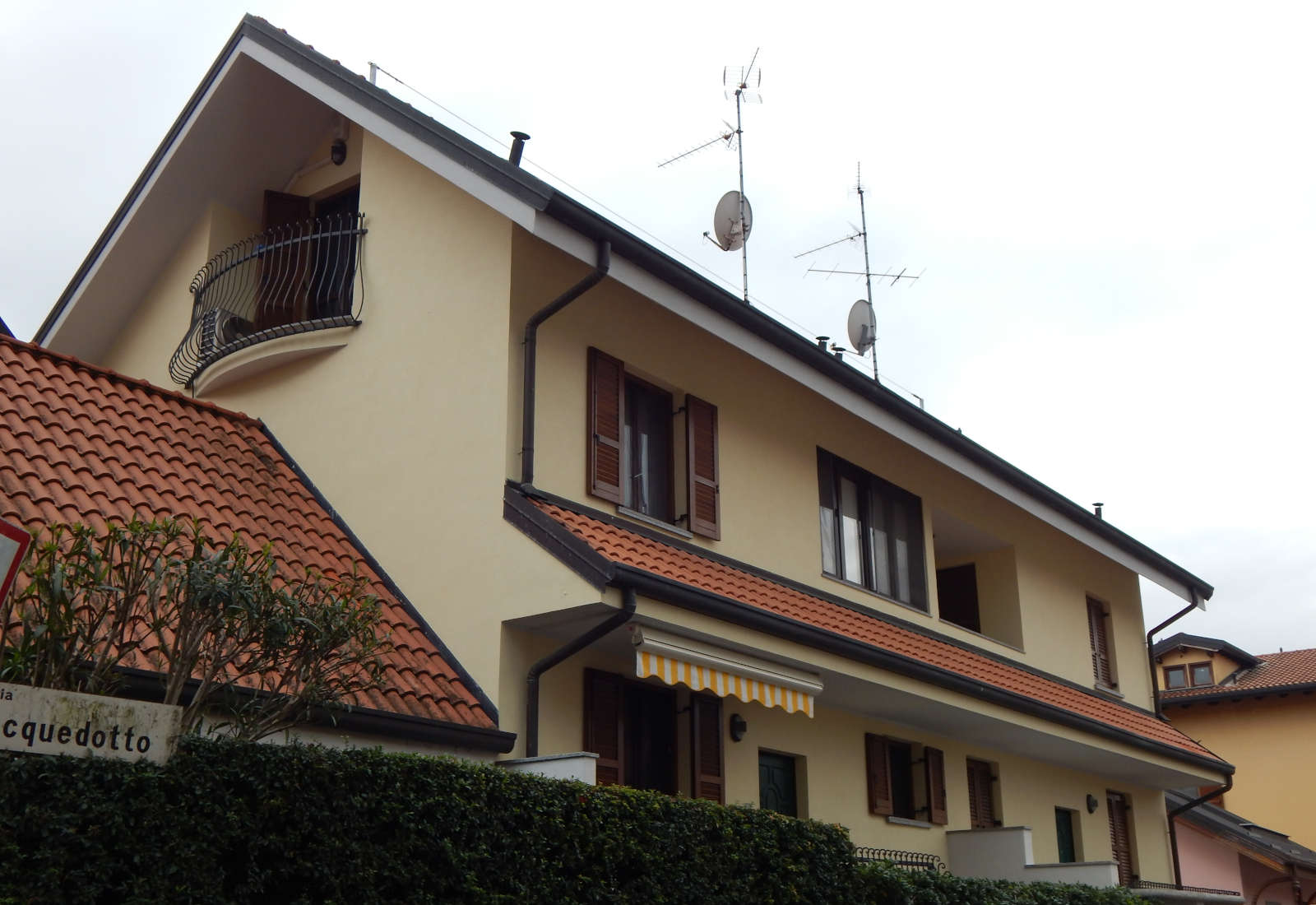 Semi-detached houses in Rho, Acquedotto street - View