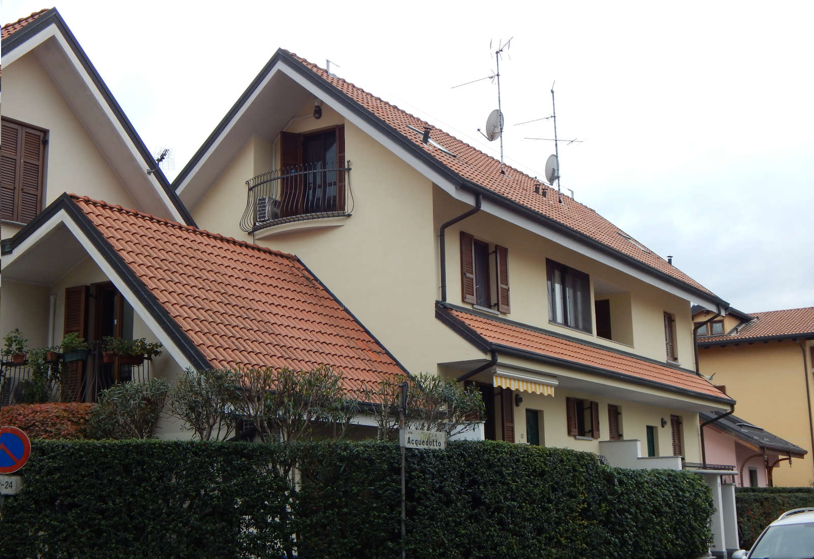 Semi-detached houses in Rho, Acquedotto street - View