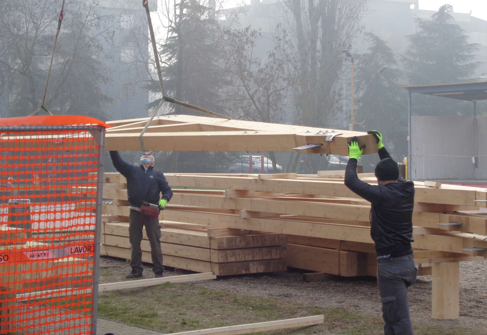 Edificio in legno a servizio di parco pubblico a Buccinasco - Montaggio