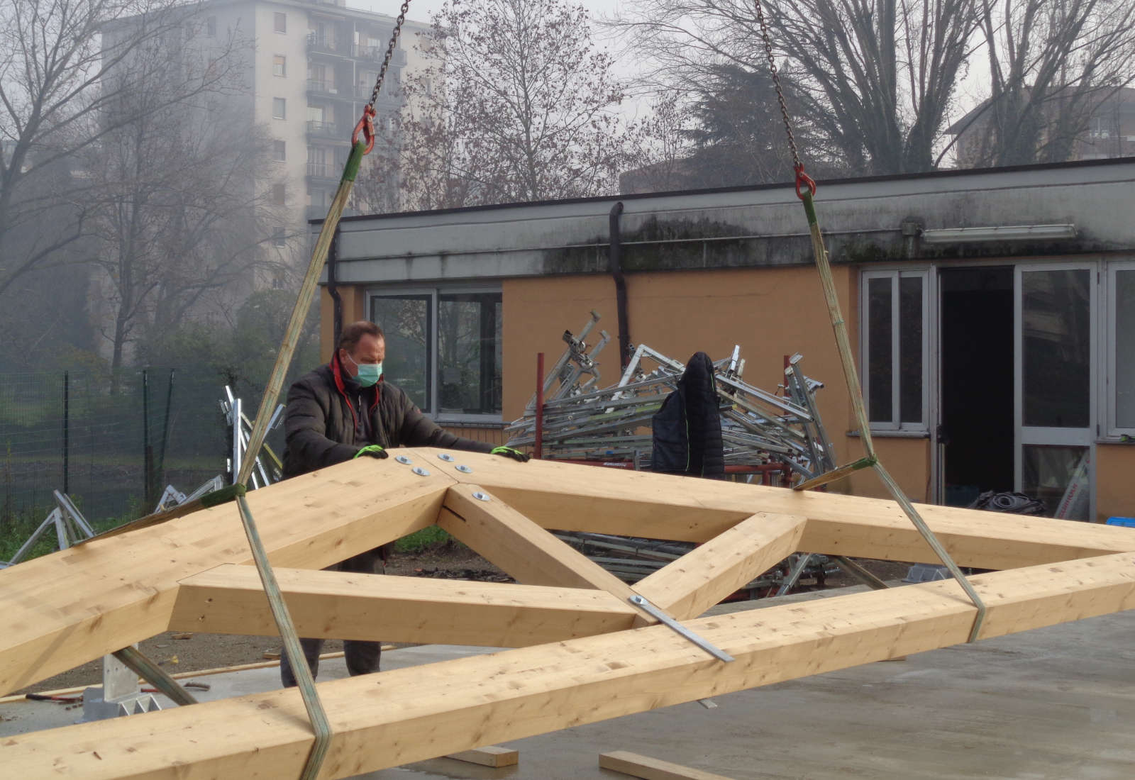 Wooden building for services in public park, Buccinasco - Assembly