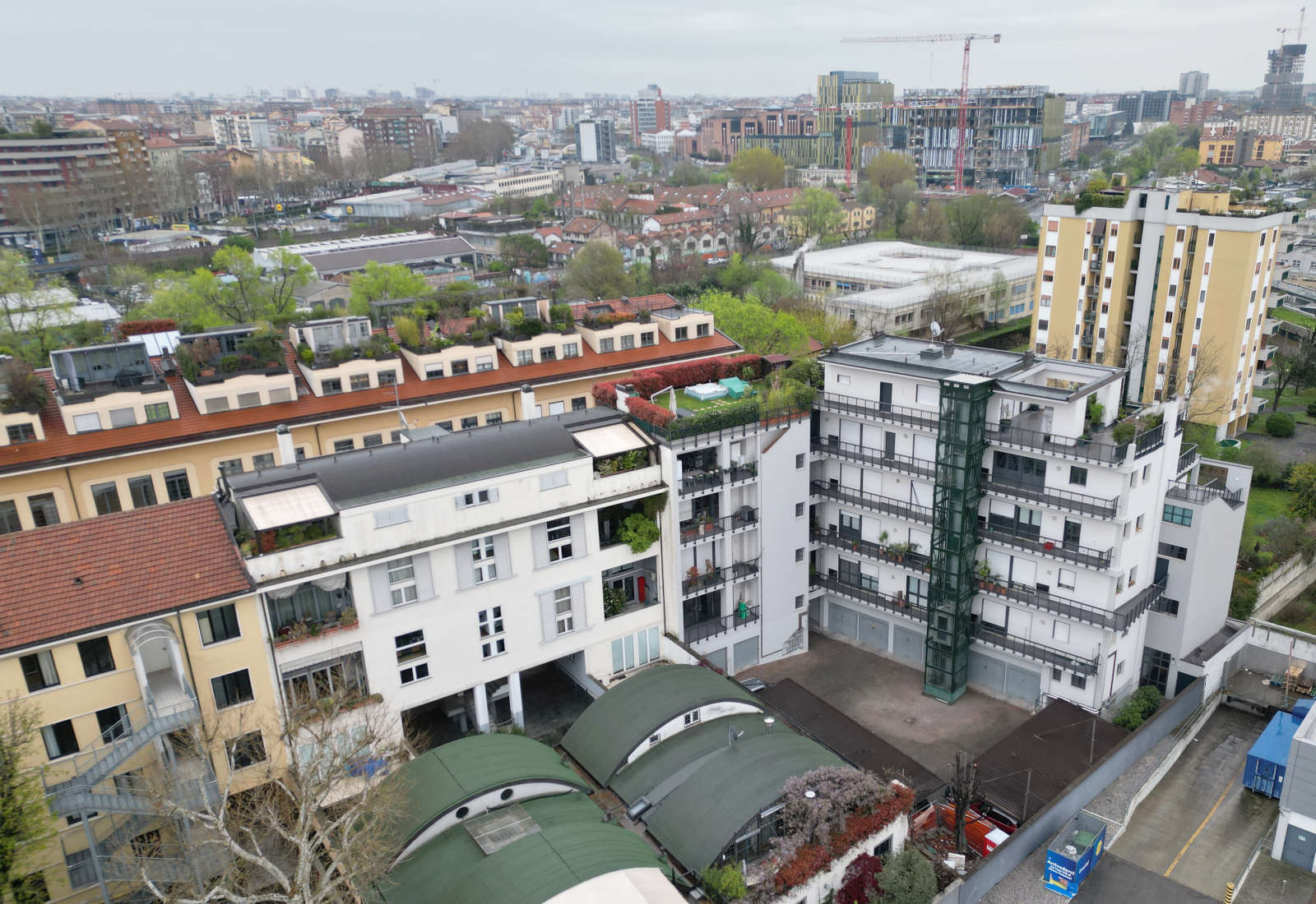 Residential ensemble, 20 A. Ponti street, Milan - View